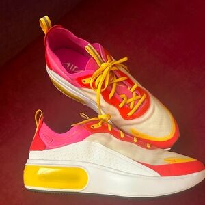 Brand new never worn Nike Airmax